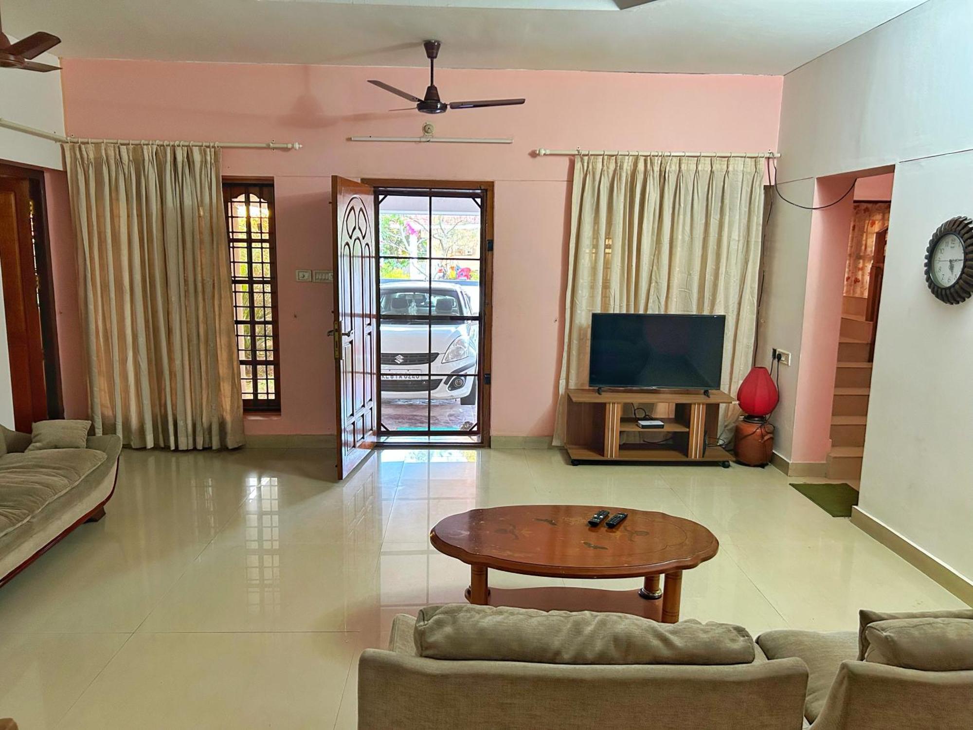 La Casa Trivandrum 4 Bhk Ac Luxury Villa At City Centre, Just 6 Kms To Airport & 5 Min Drive To Padmanabha Swamy Temple Thiruvananthapuram Exterior foto