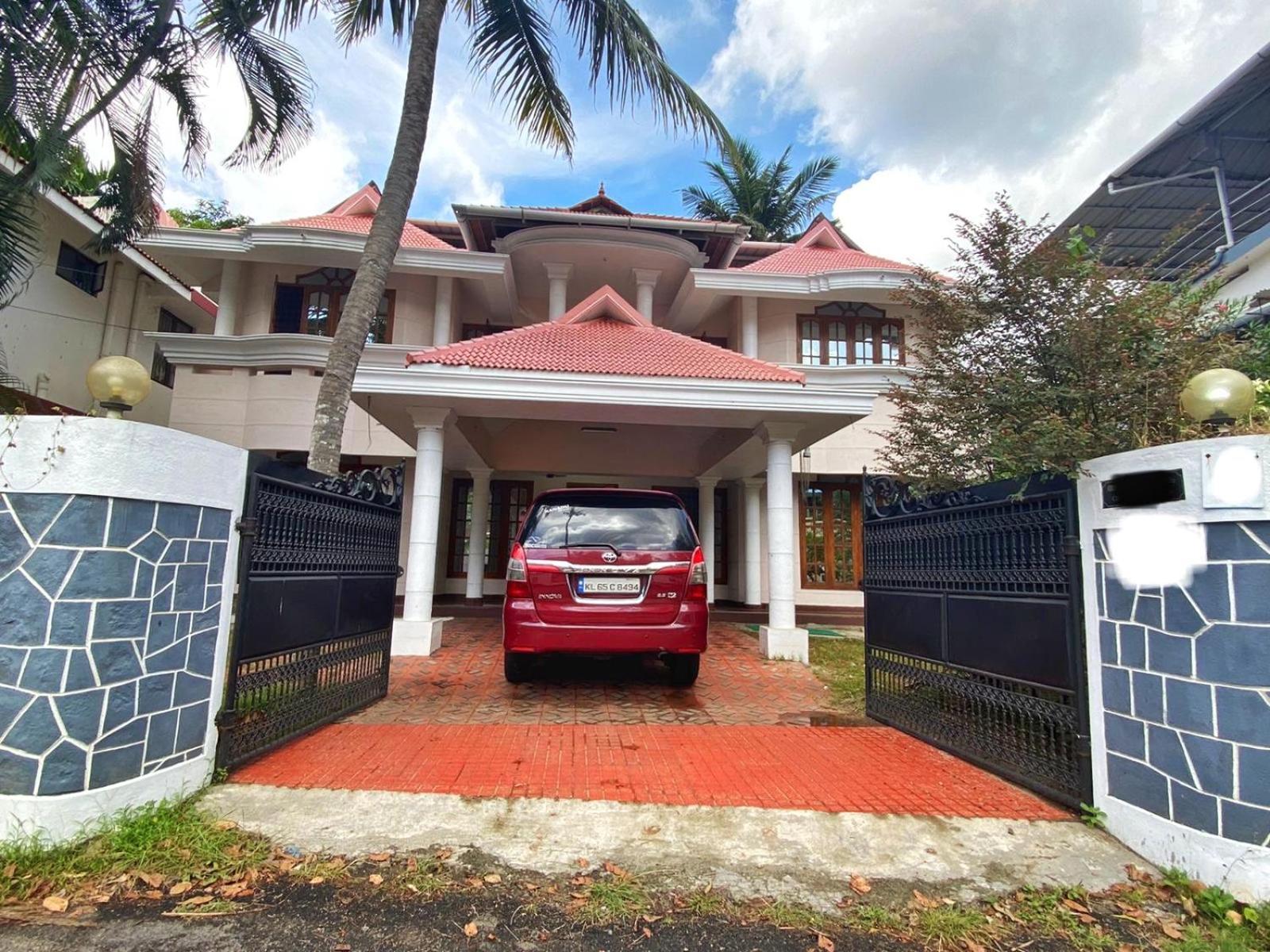 La Casa Trivandrum 4 Bhk Ac Luxury Villa At City Centre, Just 6 Kms To Airport & 5 Min Drive To Padmanabha Swamy Temple Thiruvananthapuram Exterior foto
