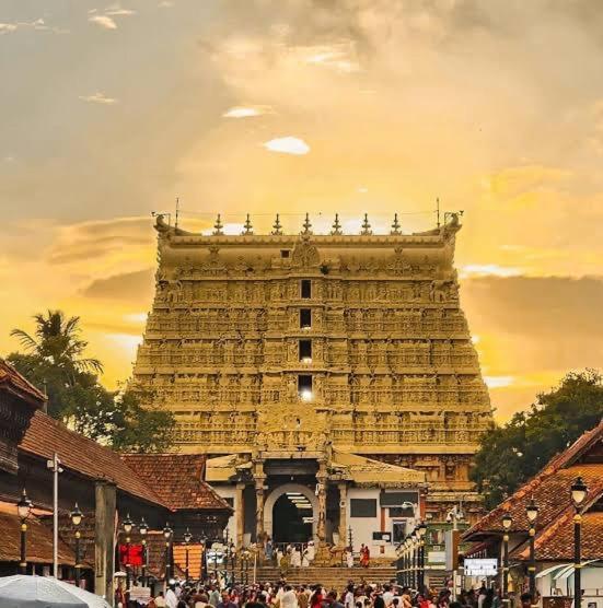 La Casa Trivandrum 4 Bhk Ac Luxury Villa At City Centre, Just 6 Kms To Airport & 5 Min Drive To Padmanabha Swamy Temple Thiruvananthapuram Exterior foto