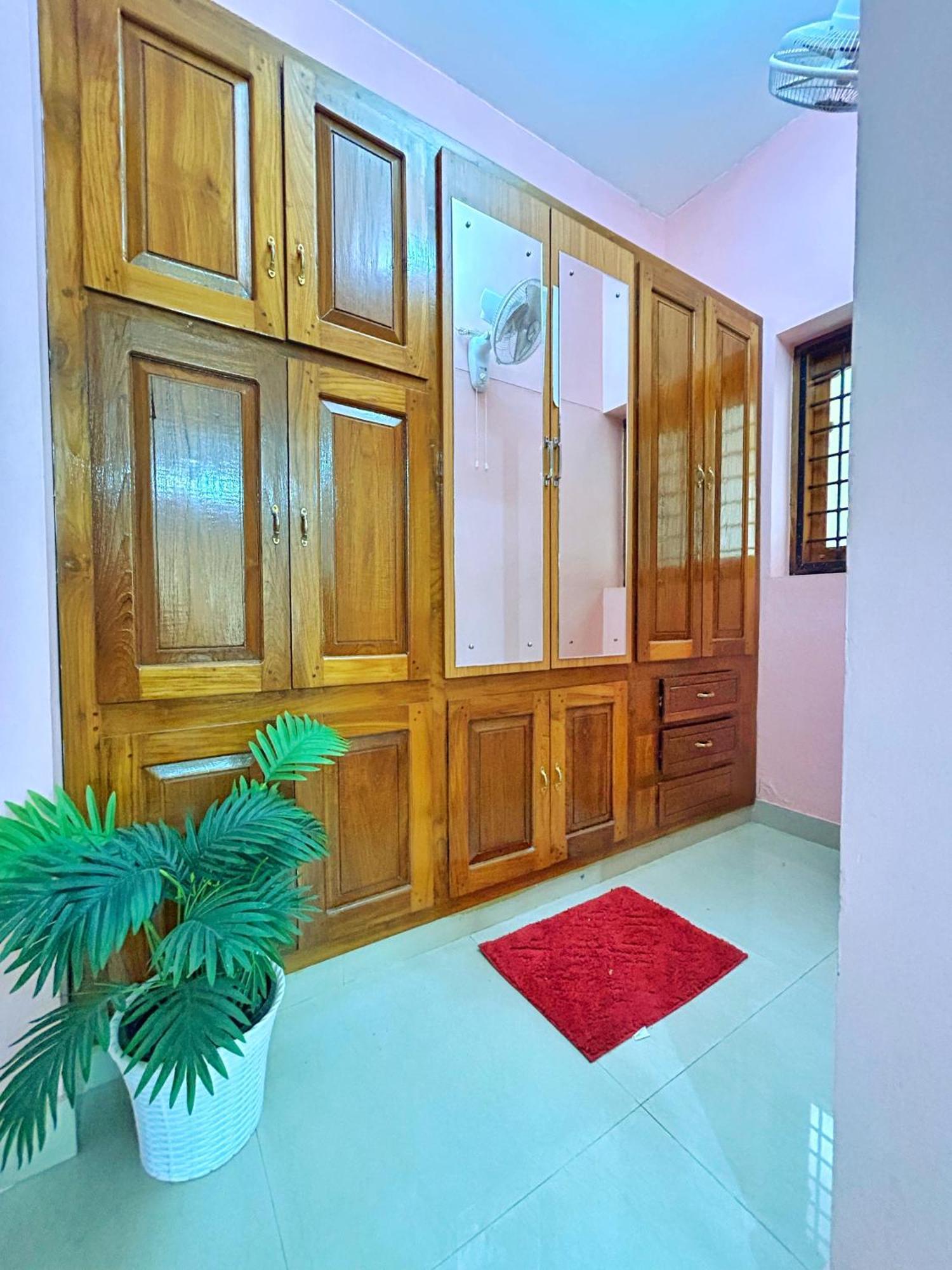 La Casa Trivandrum 4 Bhk Ac Luxury Villa At City Centre, Just 6 Kms To Airport & 5 Min Drive To Padmanabha Swamy Temple Thiruvananthapuram Exterior foto