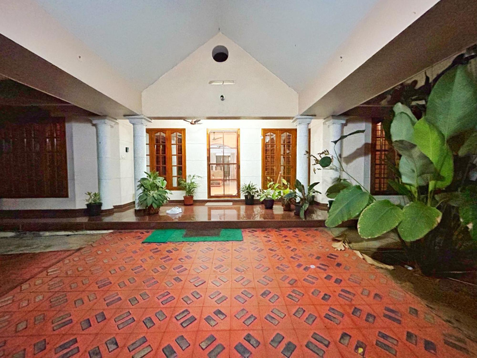 La Casa Trivandrum 4 Bhk Ac Luxury Villa At City Centre, Just 6 Kms To Airport & 5 Min Drive To Padmanabha Swamy Temple Thiruvananthapuram Exterior foto