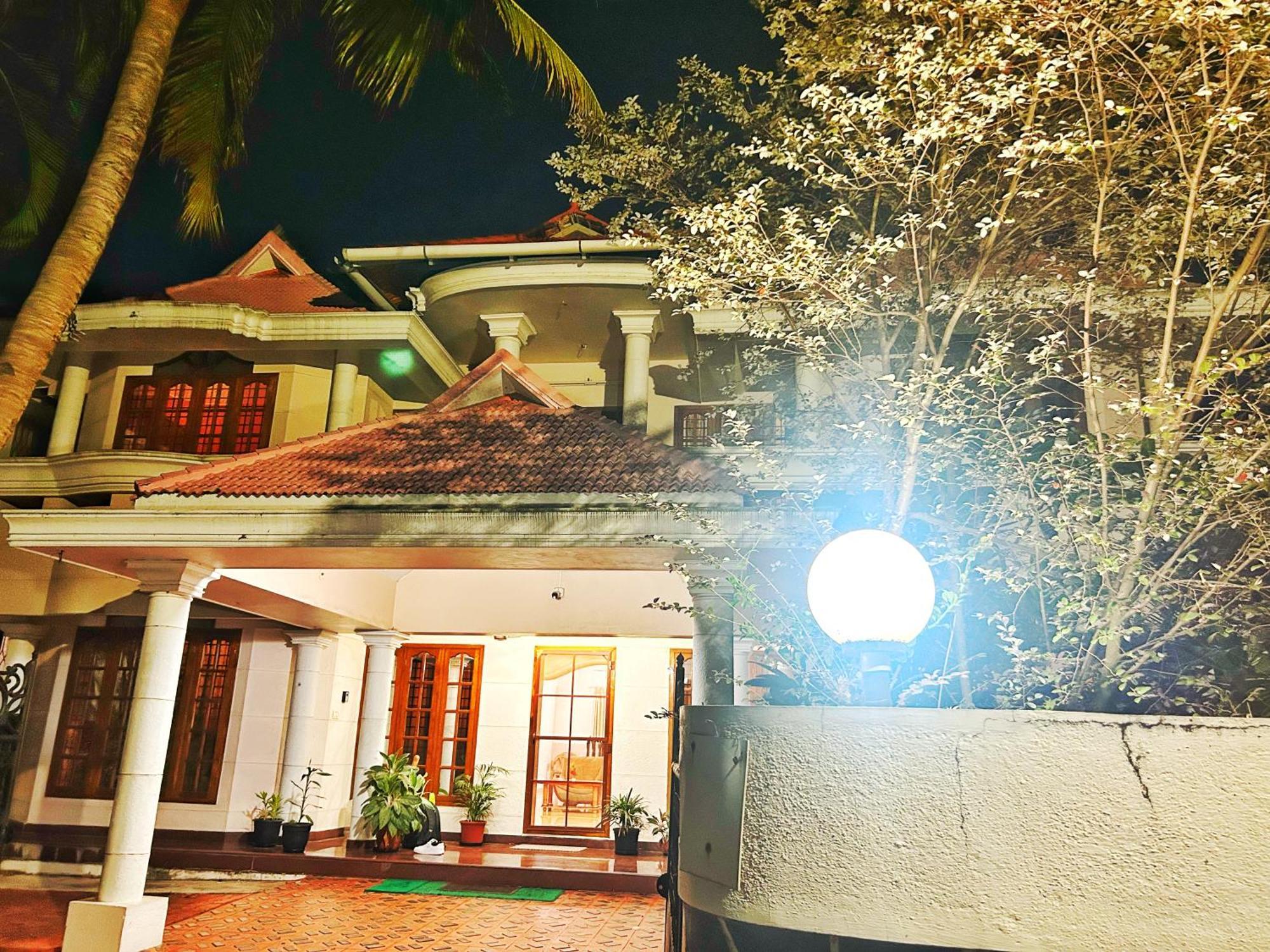 La Casa Trivandrum 4 Bhk Ac Luxury Villa At City Centre, Just 6 Kms To Airport & 5 Min Drive To Padmanabha Swamy Temple Thiruvananthapuram Exterior foto