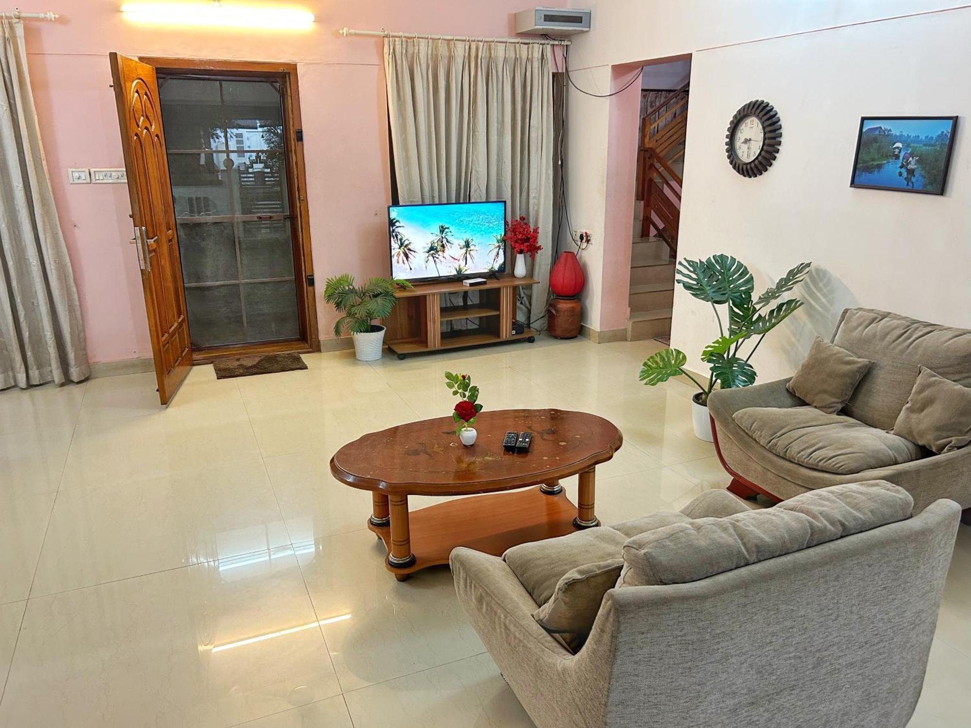 La Casa Trivandrum 4 Bhk Ac Luxury Villa At City Centre, Just 6 Kms To Airport & 5 Min Drive To Padmanabha Swamy Temple Thiruvananthapuram Exterior foto