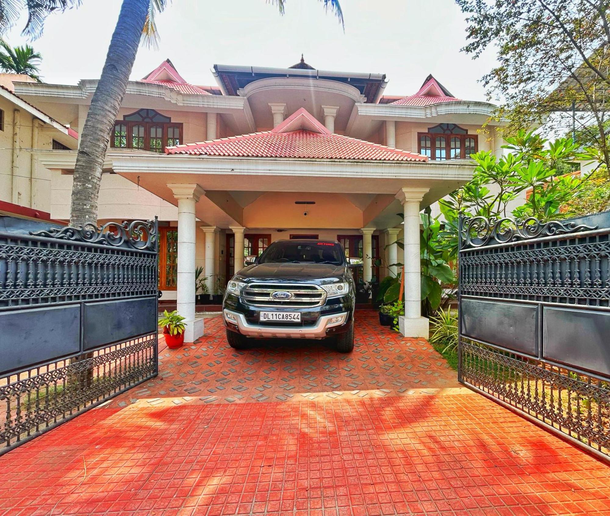 La Casa Trivandrum 4 Bhk Ac Luxury Villa At City Centre, Just 6 Kms To Airport & 5 Min Drive To Padmanabha Swamy Temple Thiruvananthapuram Exterior foto