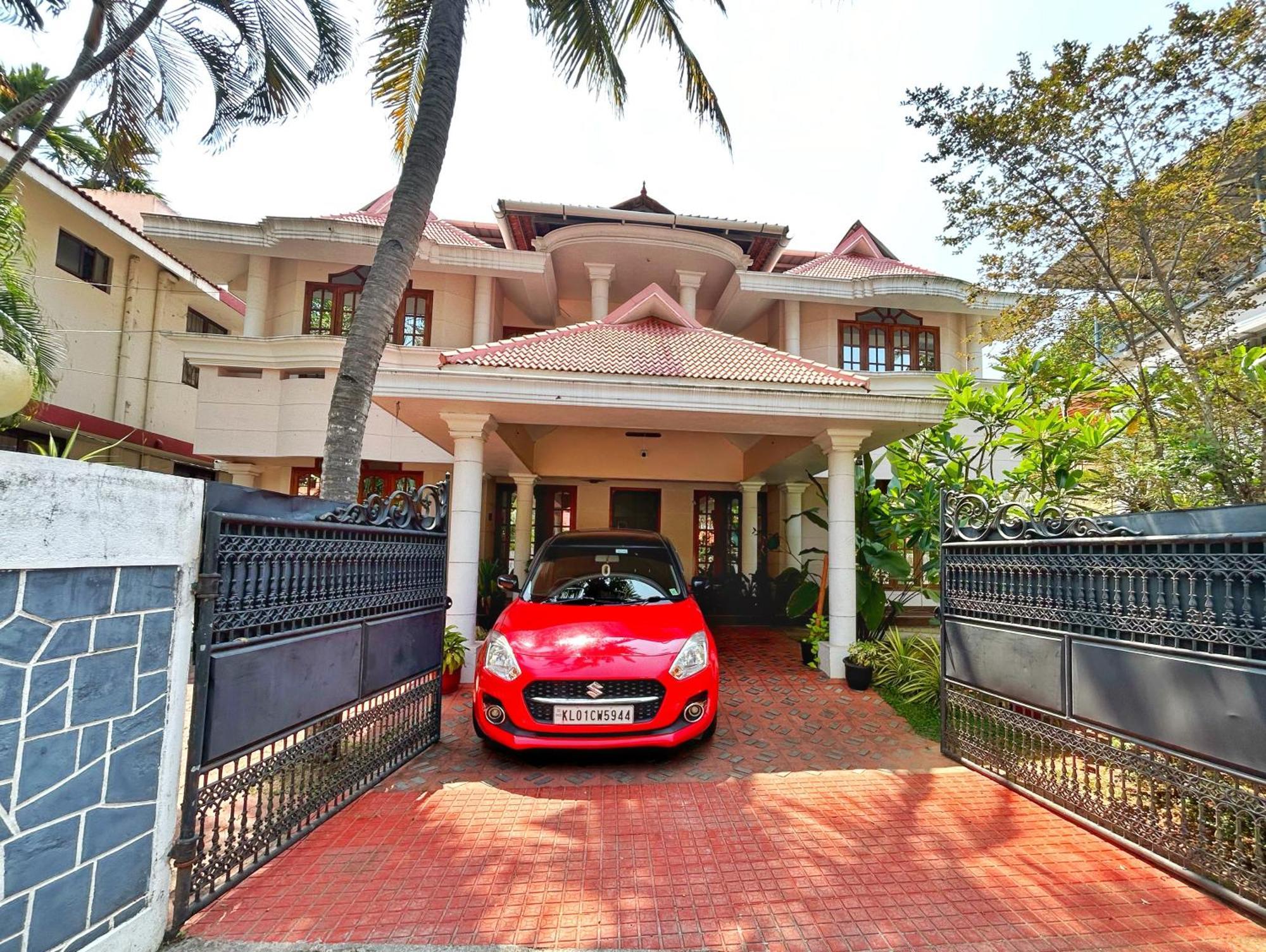 La Casa Trivandrum 4 Bhk Ac Luxury Villa At City Centre, Just 6 Kms To Airport & 5 Min Drive To Padmanabha Swamy Temple Thiruvananthapuram Exterior foto